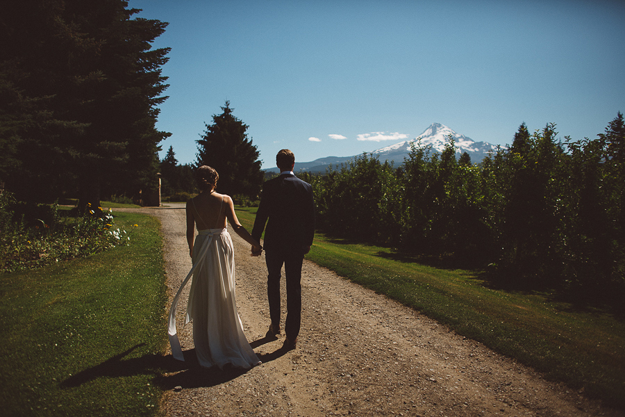 Mt-Hood-Wedding-Organic-Farms-Wedding-Photographs-21.jpg