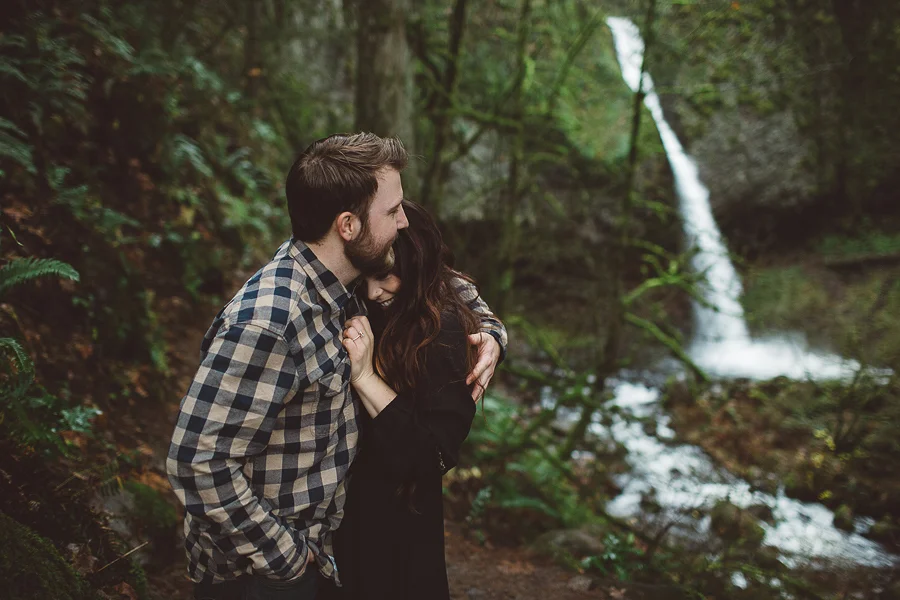 Horsetail-Falls-Engagement-Photos-5.jpg