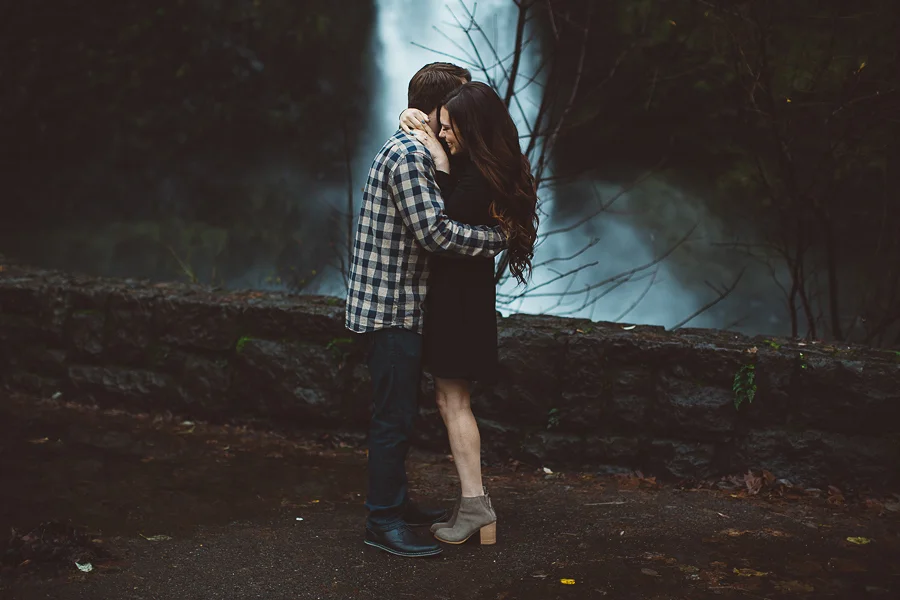 Horsetail-Falls-Engagement-Photos-16.jpg