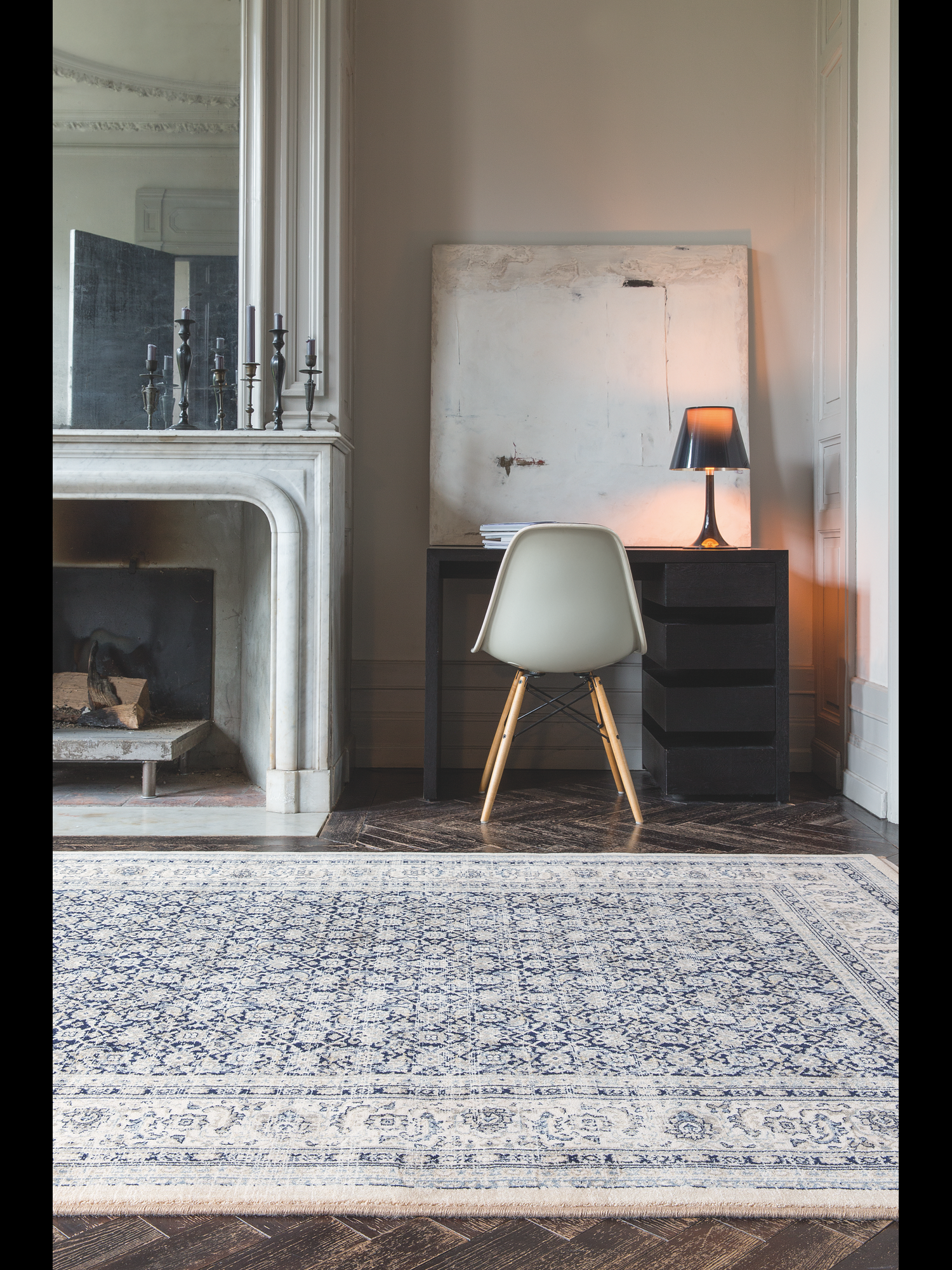 состаренный ковер в интерьере
