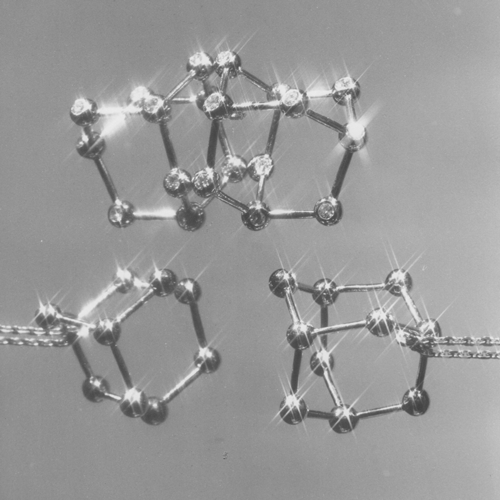 pascal-morabito-1974-bijoux-pendentif-molecule-argent.png