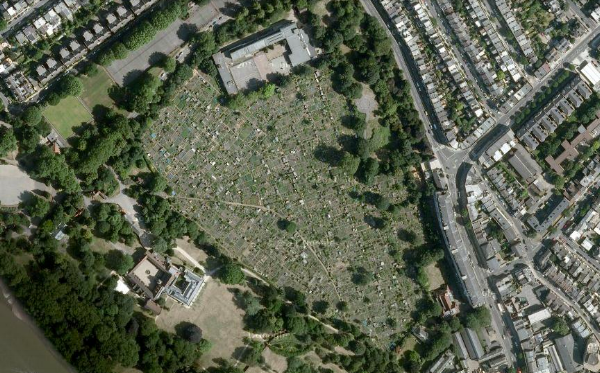 An aerial shot showing the large area occupied by Fulham Palace Meadows Allotments to the north of the Palace.