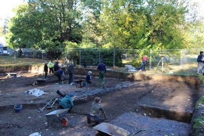Group-Digging-Shot-668x445.jpg