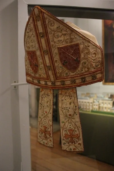 Bishop Winnington-Ingram's mitre, ca.&nbsp;1901-1910.