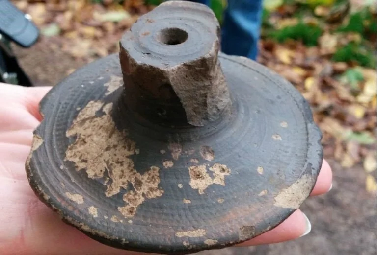 Roman pot lid.jpg