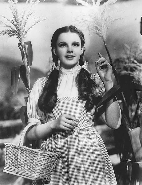 A publicity shot of Judy Garland in the Wizard of Oz (1939)