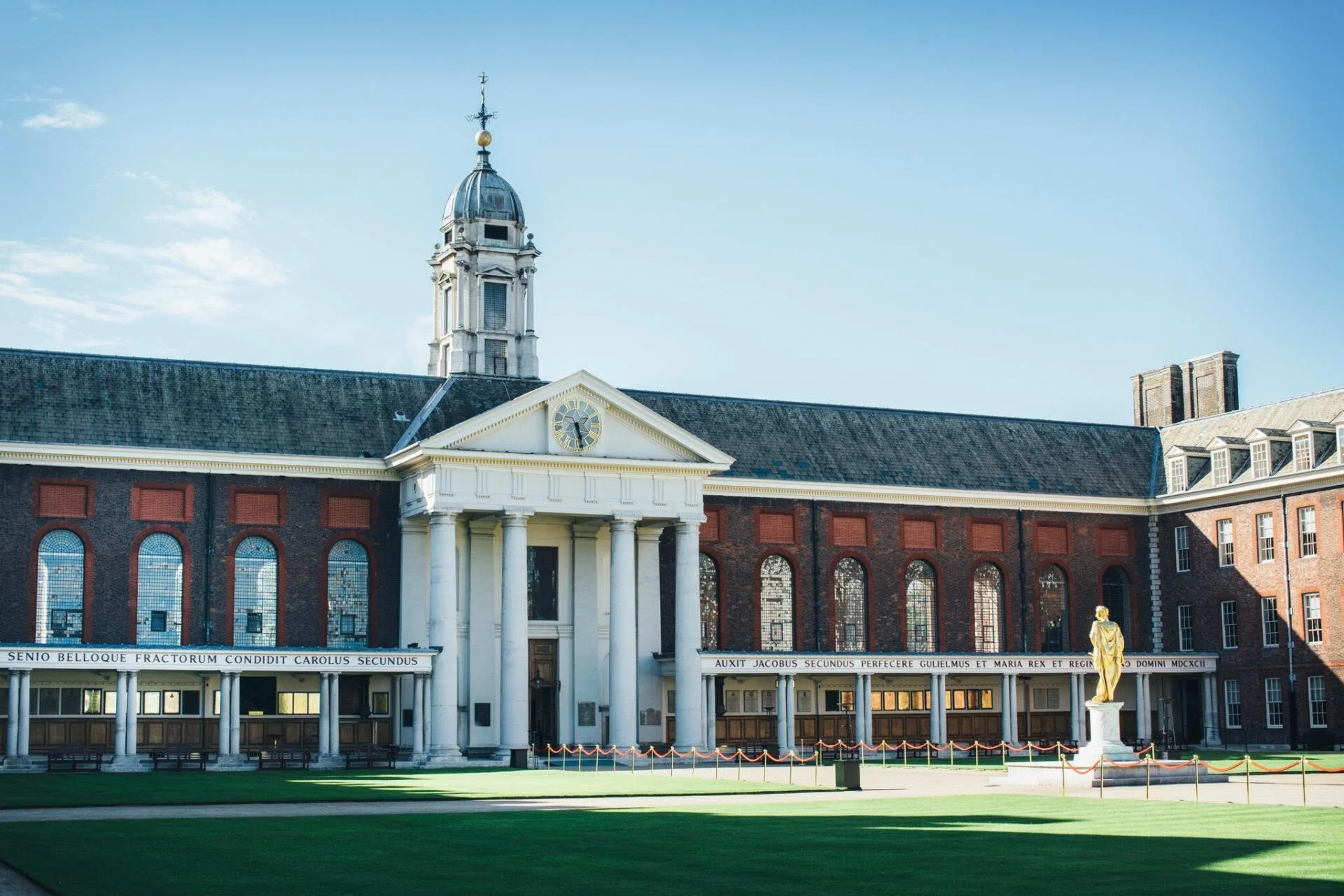 Volunteer complimentary guided tour of Royal Hospital Chelsea, the home of the Chelsea Pensioners