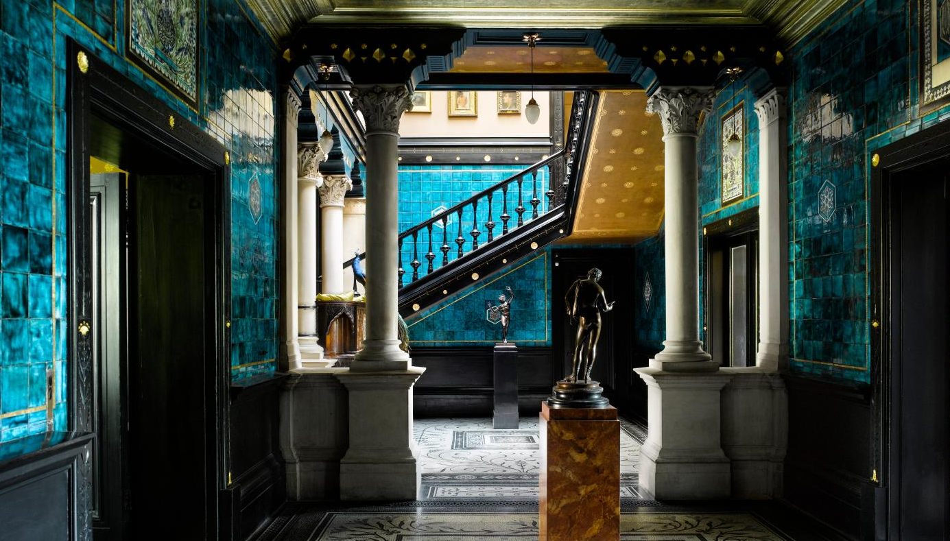 Volunteer complimentary tour of Leighton House