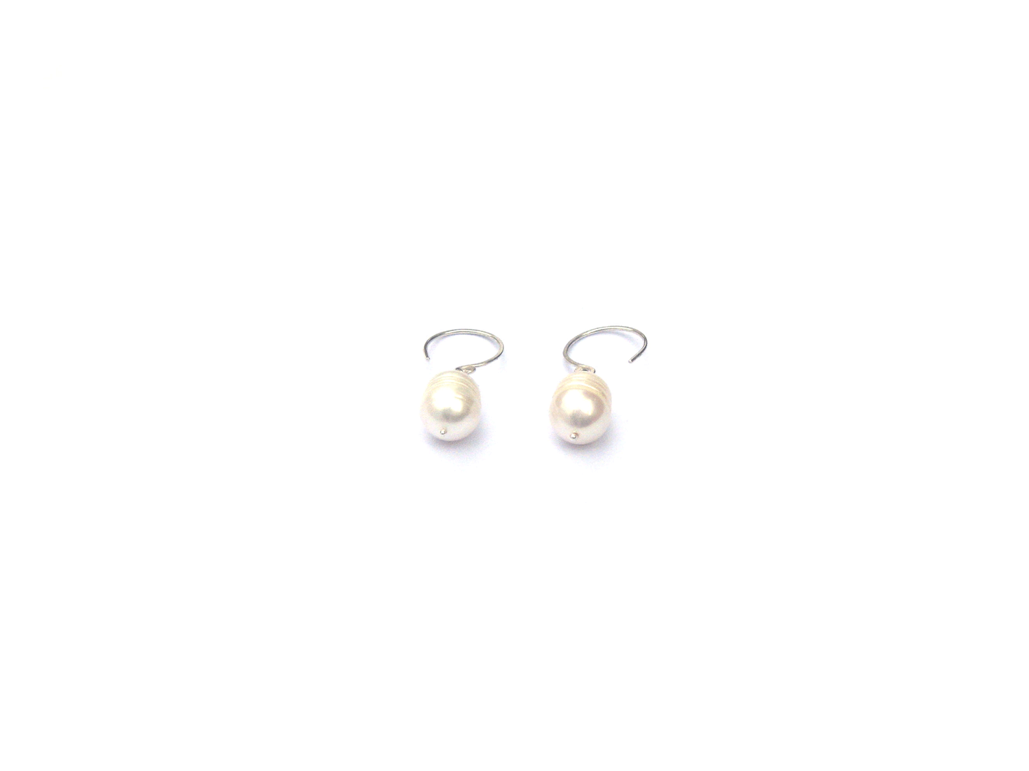 bohemia-rock-earrings-white-bree-jewellery.gif