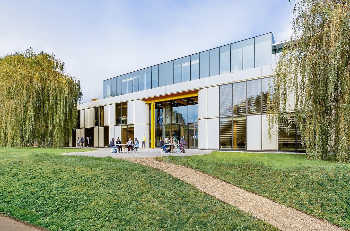 📢Join AIA UK for the next lecture in our Sustainability Series on 8th May, with architect Peter Swallow, Sustainability Lead at Grimshaw, sharing their approach to delivering net zero projects.

In this online lecture, Peter will provide a behind-th