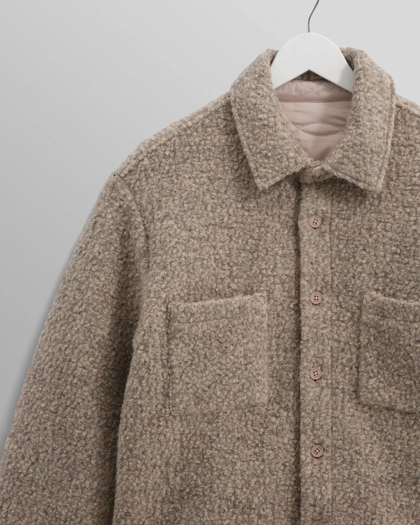 mount-natural-reversible-boucle-wool-overshirt-11_1440x1800.jpg