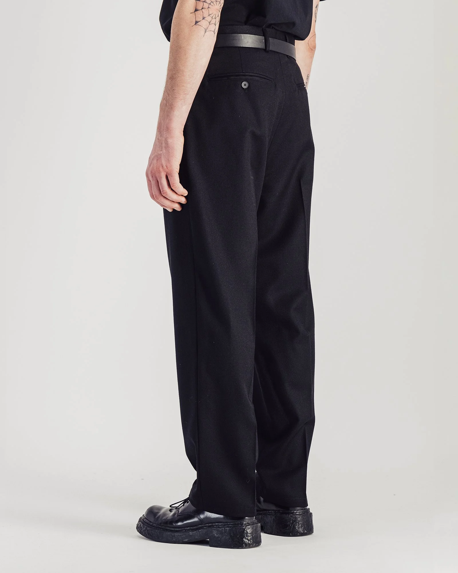 parages-formal-pleats-wool-pantalon-noir-3.jpg
