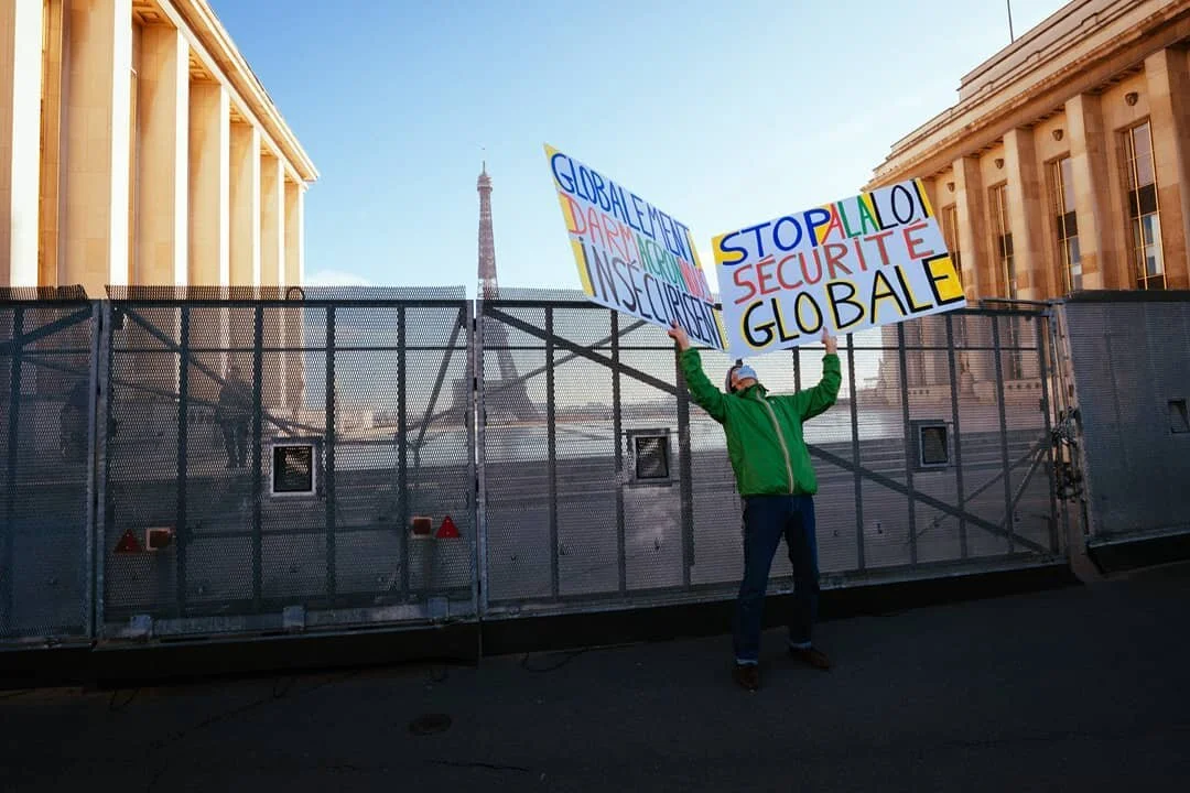 La place du Trocadero barricad&eacute;e par les forces de l'ordre pour bloquer les manifestants. #lois&eacute;curit&eacute;globale⁠
-⁠
#pplsecuriteglobale #stoplois&eacute;curit&eacute;globale #libertedelapresse⁠
@stopsecuriteglobale #streetsansfront