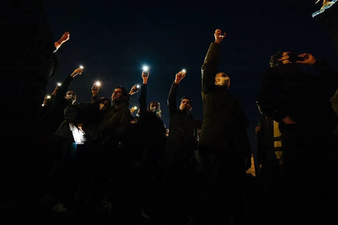 Sur la place de la Bastille, &agrave; Paris, lors de la #marchedeslibert&eacute; contre la #LoiSecuriteGlobale

#manifestation #LoiSecuriteGlobale #Violencepolicieres #StopLoiSecuriteGlobale #libertedelapresse #LiberteDexpression