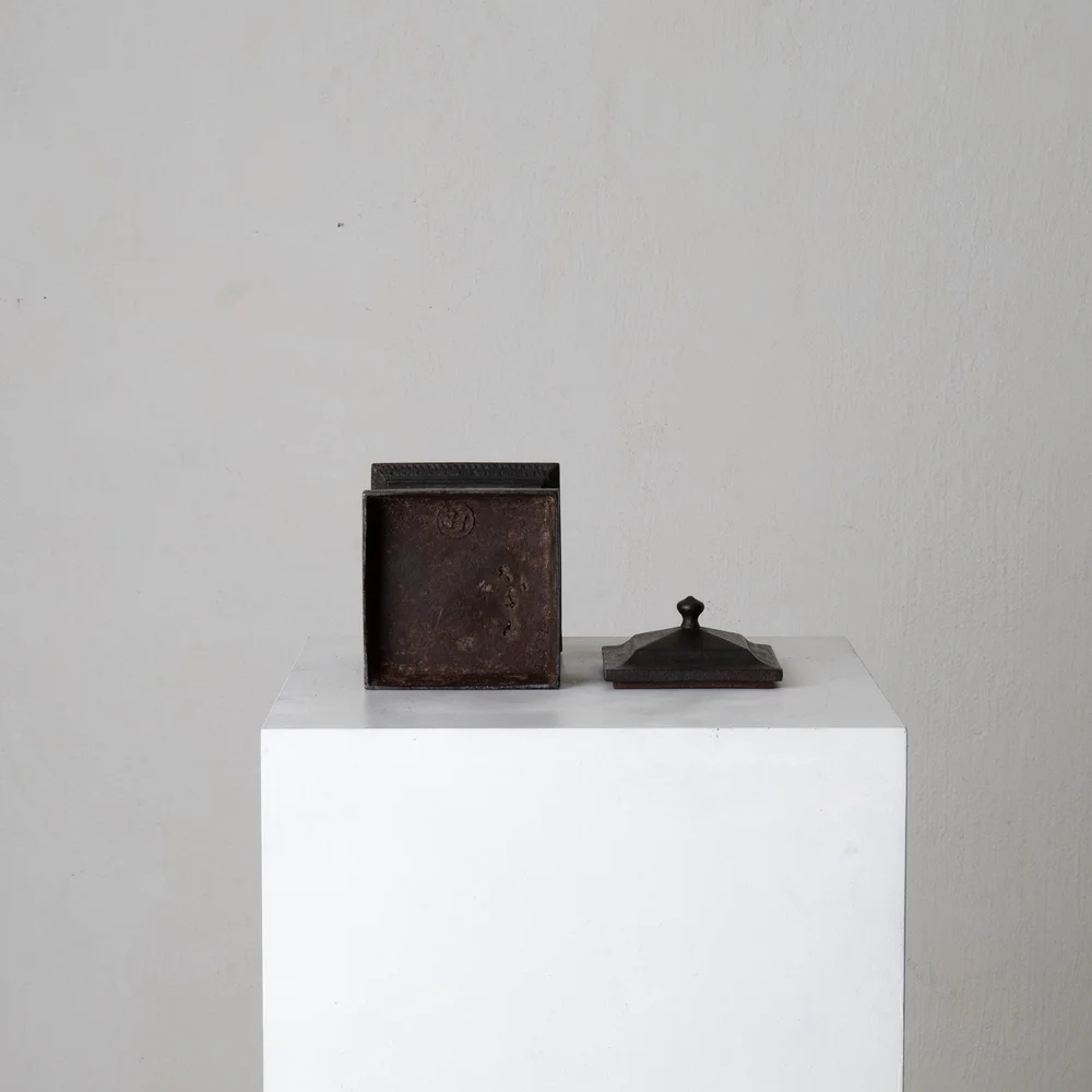 Tobacco Jar Cast Iron 19th Century Sweden — L A S E R O W