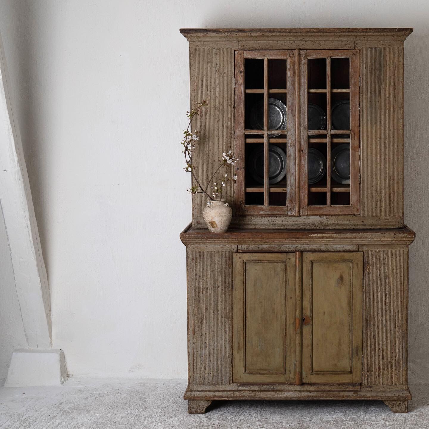 Hide Your Ugly In Something (very) Pretty. Cabinet made in Sweden during the 18th century. Now available on www.Laserow.nyc