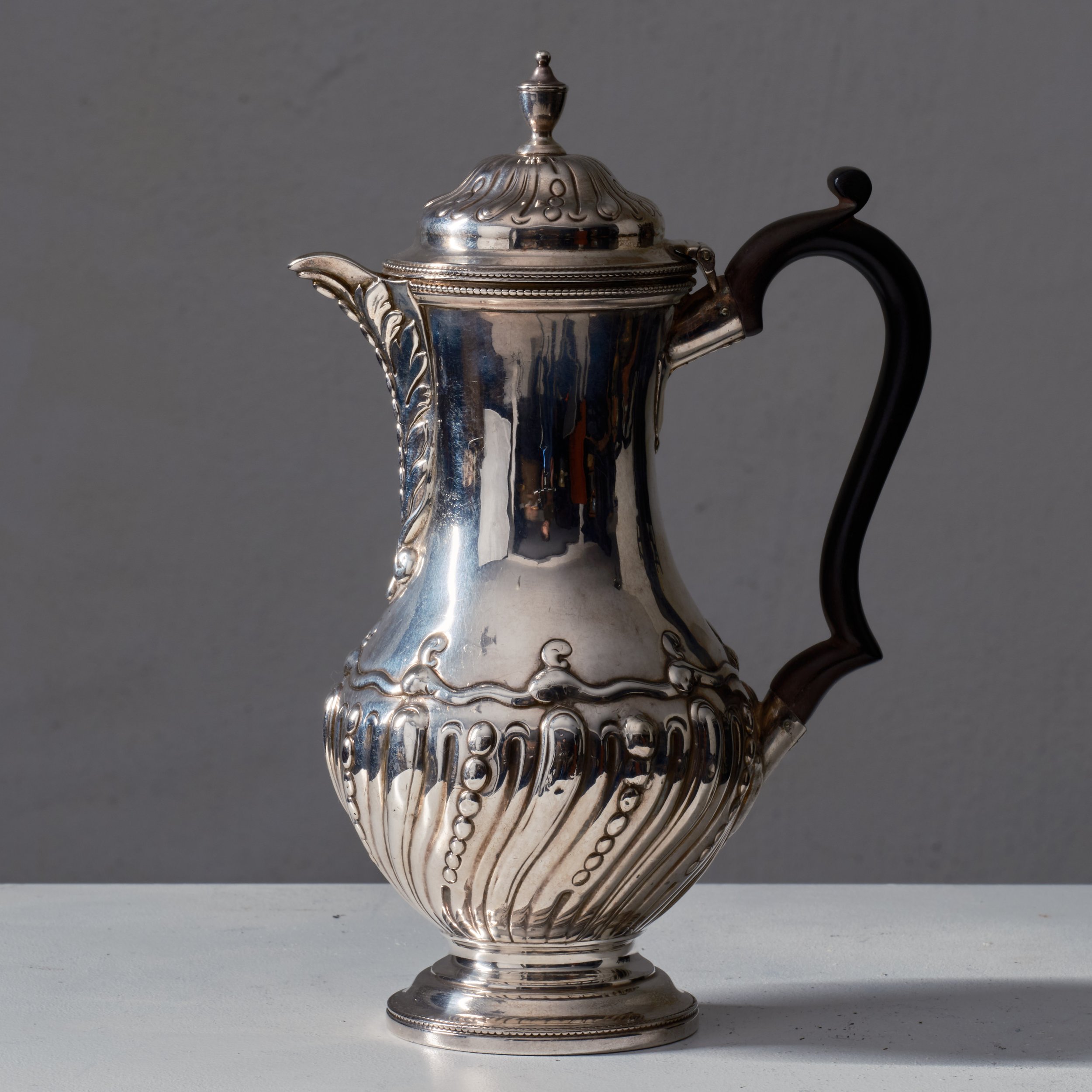 Chokladkanna silver rococo england1.jpg