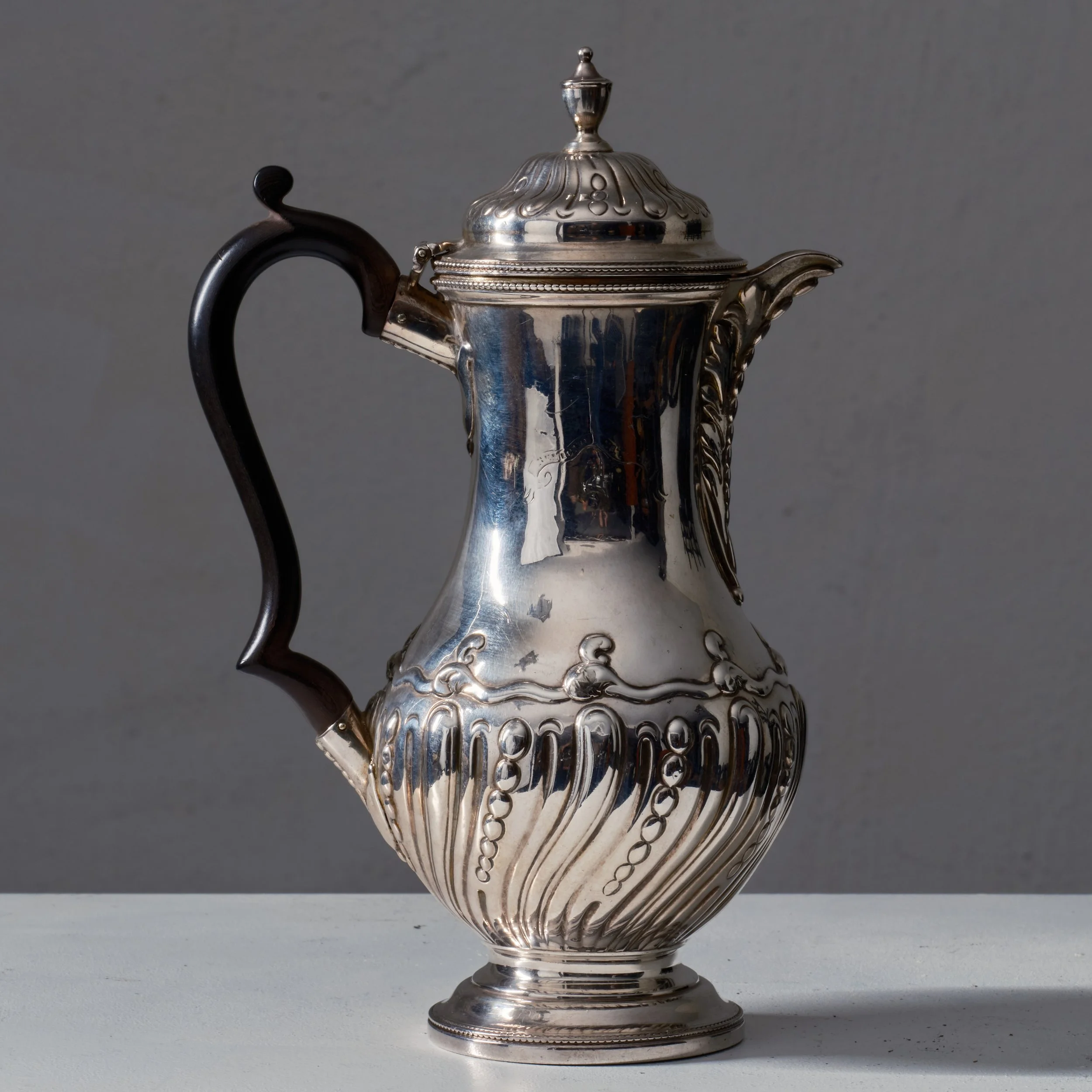 Chokladkanna silver rococo england2.jpg