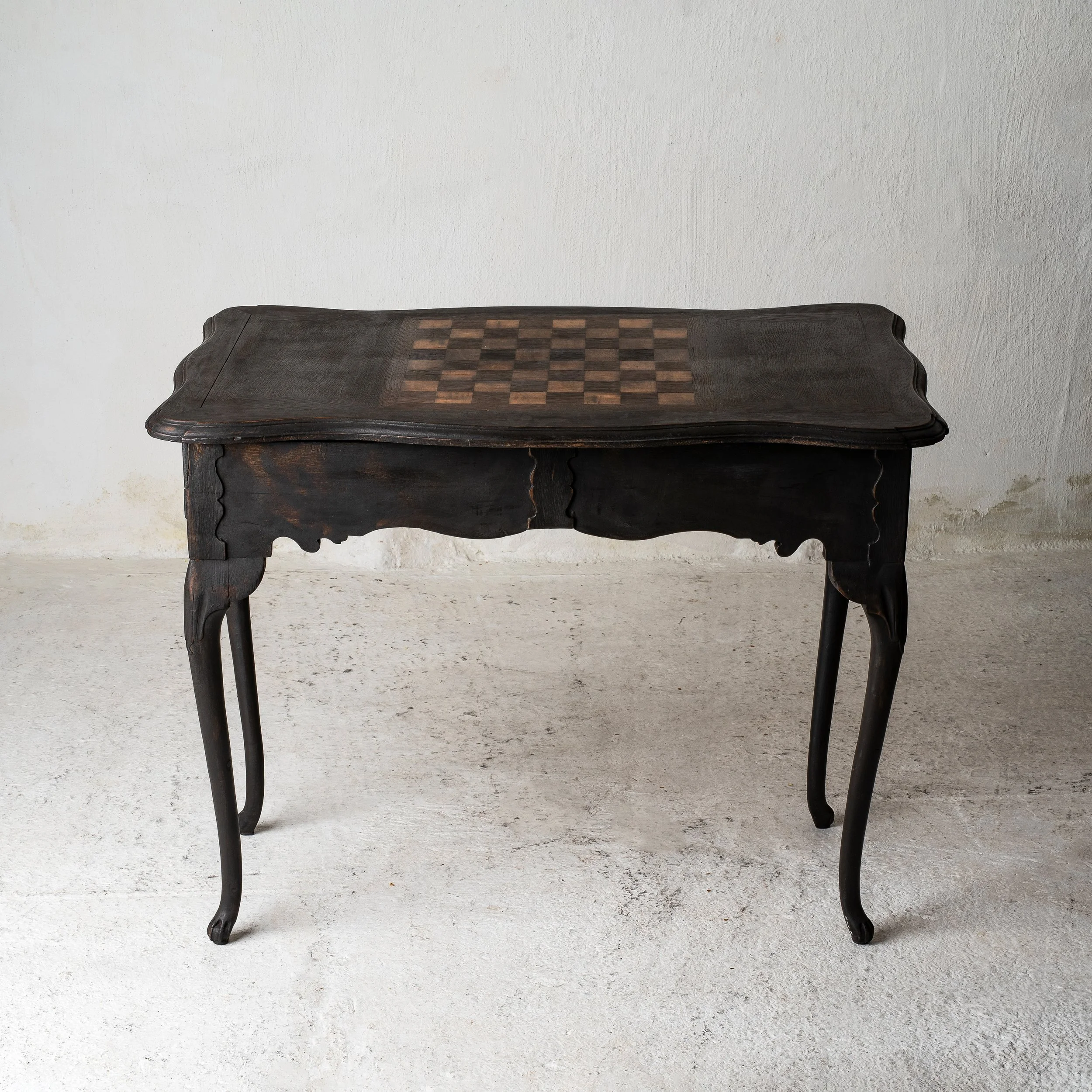 A game table made in Sweden during the baroque period 1650-1750