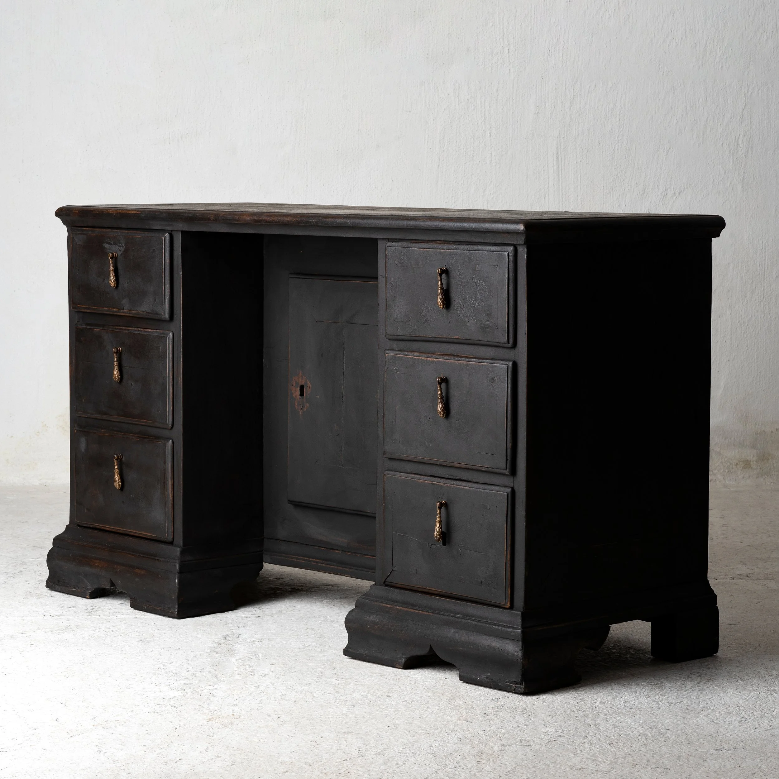 A Desk made in Sweden during the Baroque period