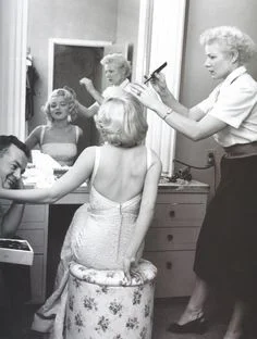  ... Do my hair bitch ... Do my hair ! 