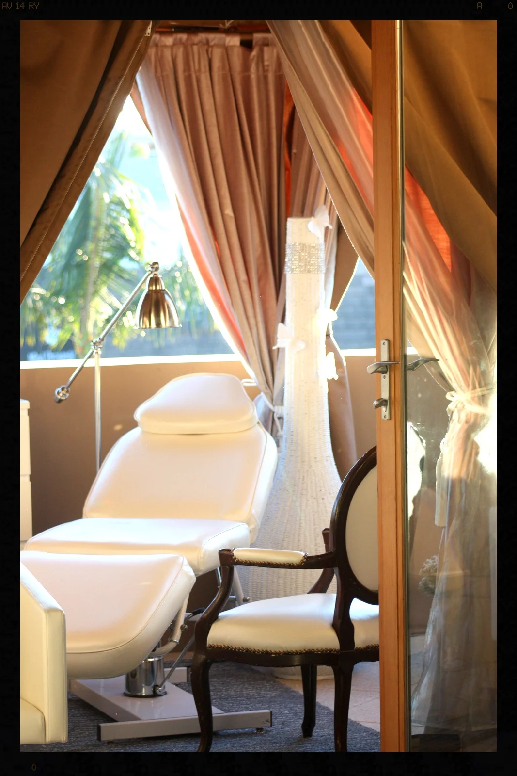 Social Dry Lounge  California Buzz
