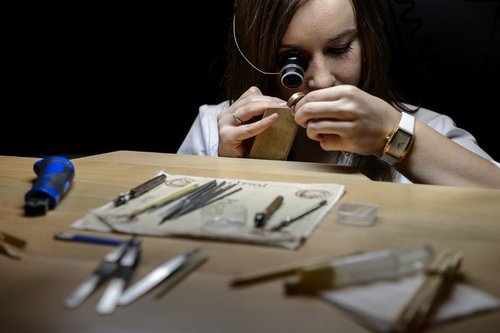 Swiss Watchmakers Jolted by Currency Shock