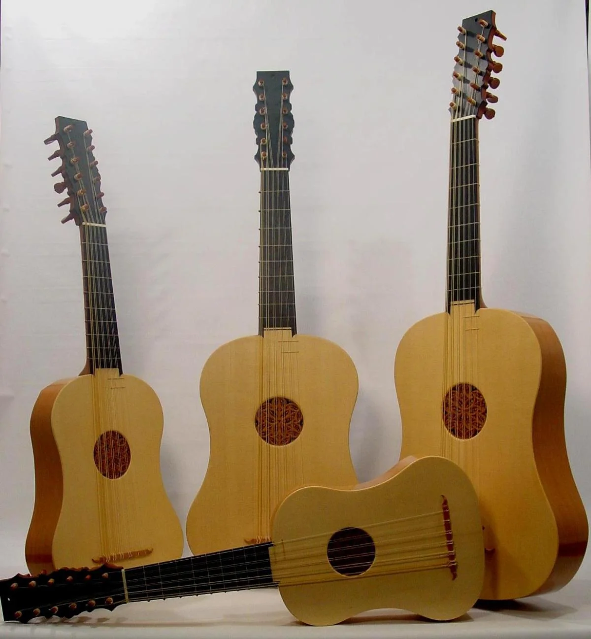 A set of vihuelas