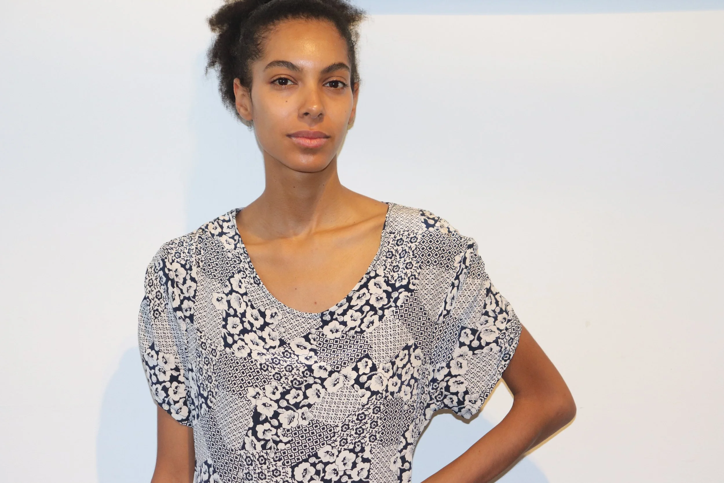 Fata Dress in Midnight/ White