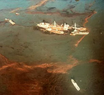 The Oregon Standard Oil tanker, afloat and leaking ( source )