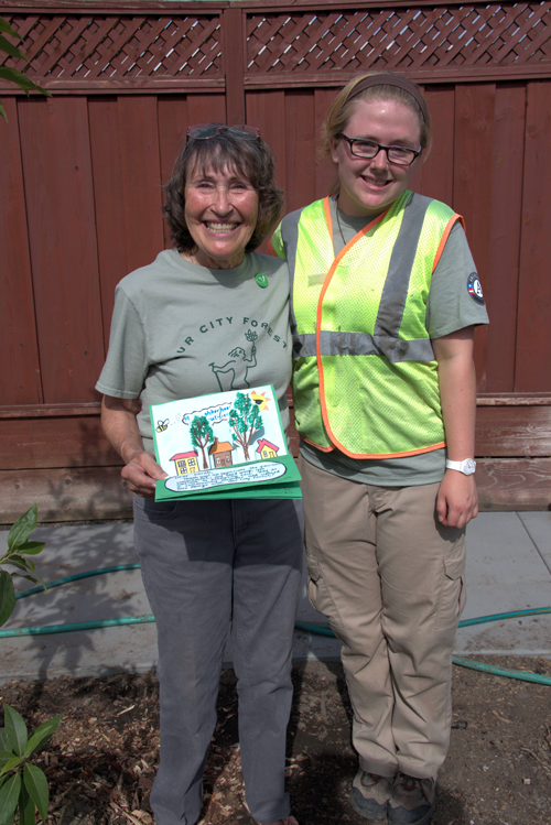 Tree Amigo Sarah Viaggi is presented with a Thank You card by AmeriCorps Service Member Maggie after her successful neighborhood planting in 2015.