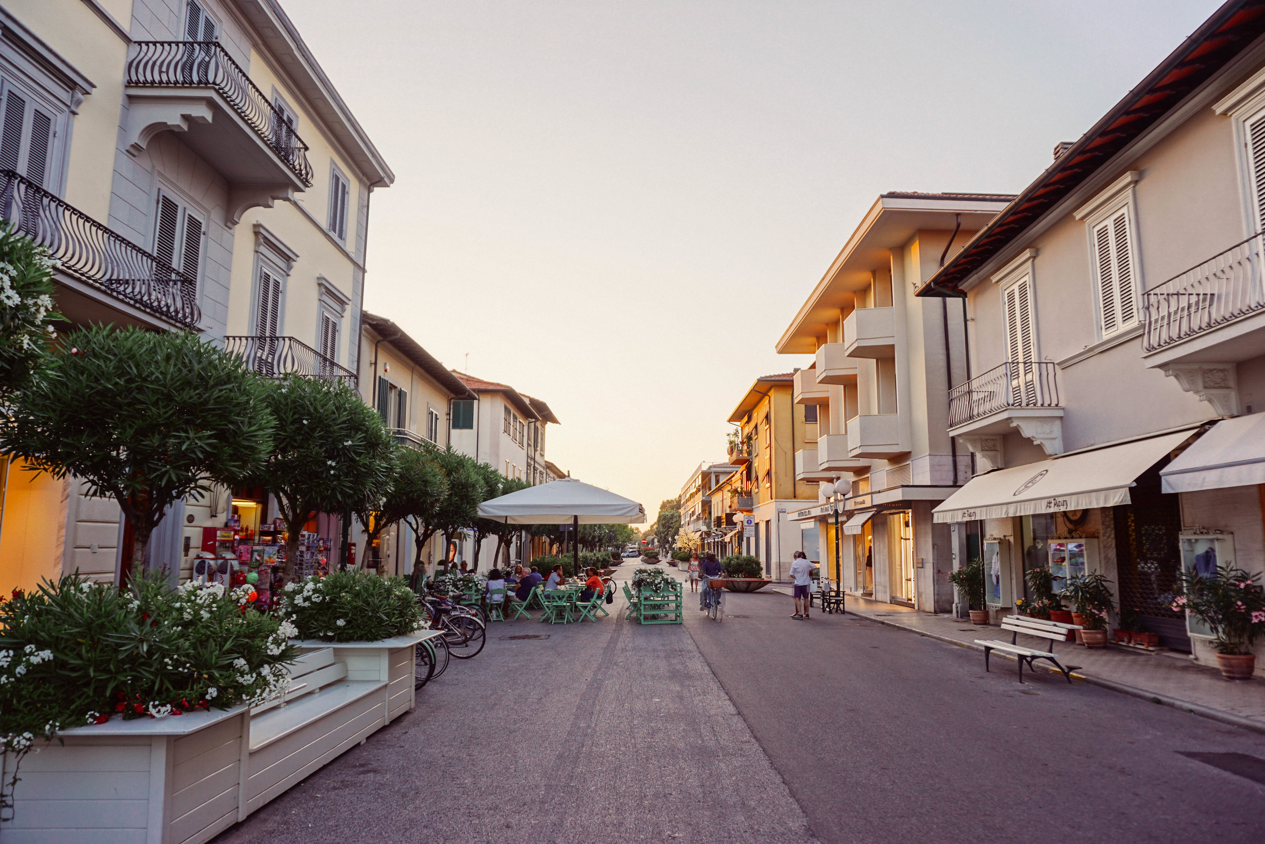 Forte dei Marmi, fashion style. Shopping street.