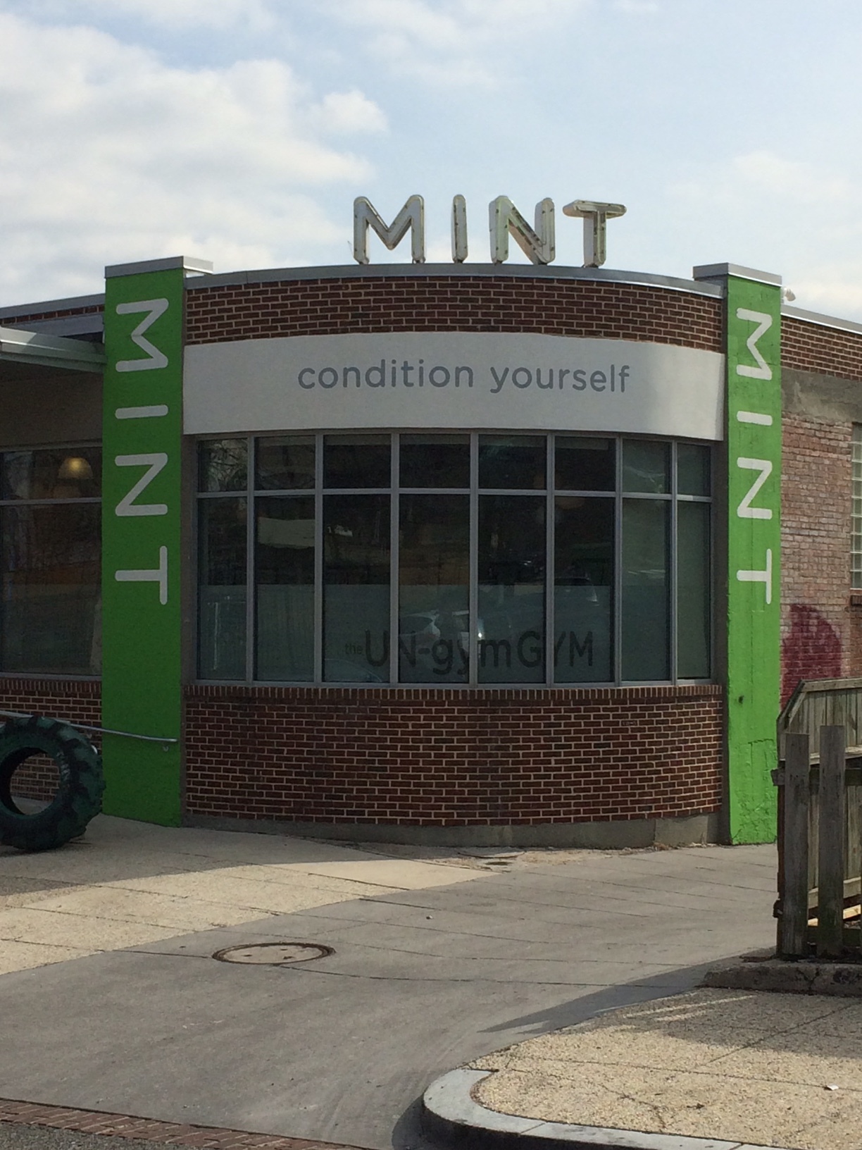 Mint Club & Studio