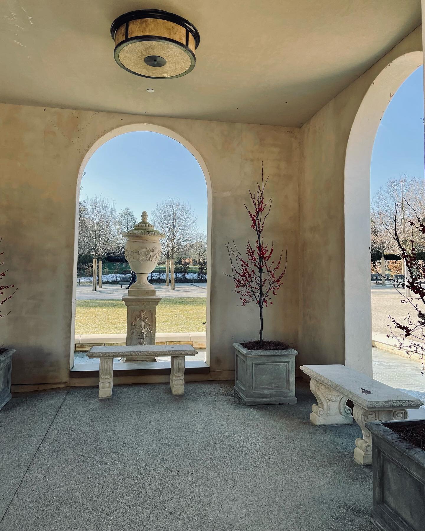 Still dreaming of Longwood Gardens. 

.
.
.
.
.
#longwoodgardens #patravel #chestercounty #europeaninspired #europeaninspiredarchitecture #romaninspired #architectureinspiration #lightingvibes #archeddoorway