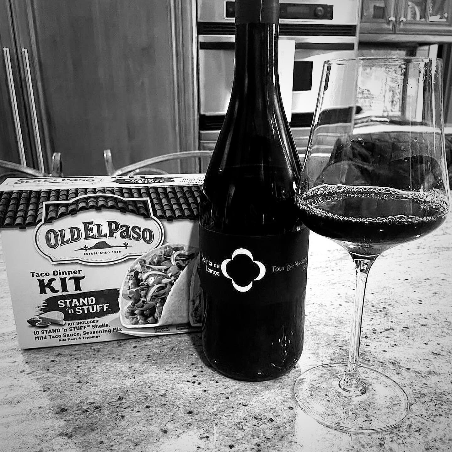 ❤️ @quintadelemos Repost from @popthecorkwinetastings
&bull;
I needed a quick and easy dinner AND I needed an excuse to open the Quinta de Lemos Touriga Nacional that I tasted last week at my Portuguese wine class.

Touriga Nacional is the most plant