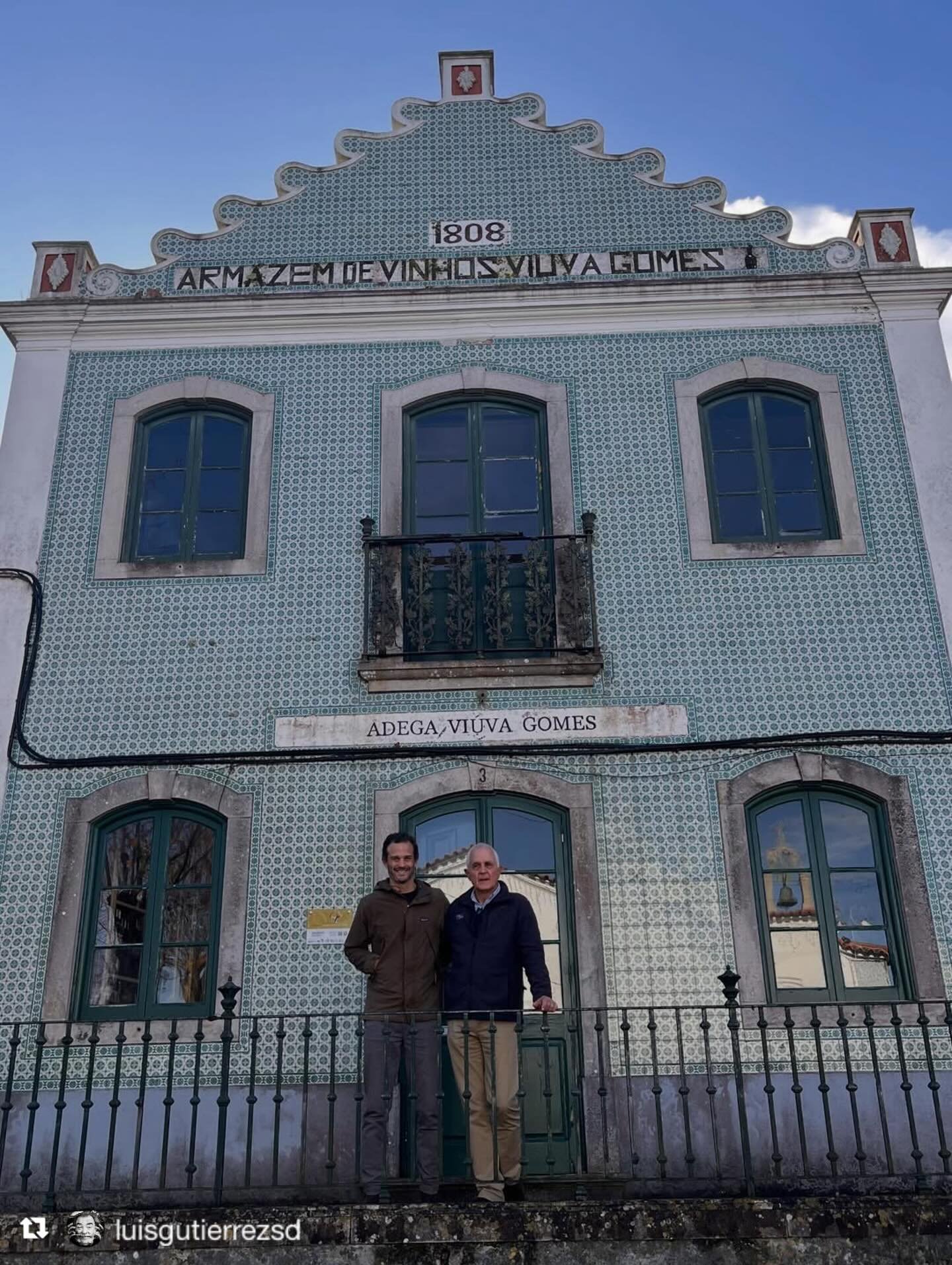 YES 🔥 #colareswebelieve #moscatelforever #lovelisboa DM for stock info stateside 

Repost from @luisgutierrezsd
&bull;
The Wines Around Lisboa and the Renaissance of Colares (subscribers only) Link in bio

https://www.robertparker.com/articles/RTufF