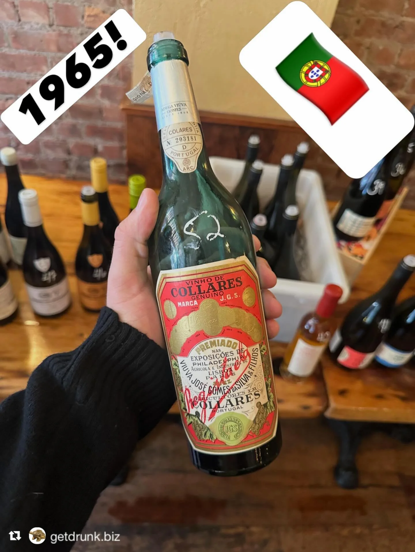 😎 Repost from @getdrunk.biz
&bull;
Biggest ups to @nlcwines for opening this absolute GEM!
Viuva Gomes - Ramisco 1965
Drinking soo well even though it&rsquo;s pre moon landing
#wine @viuvagomes