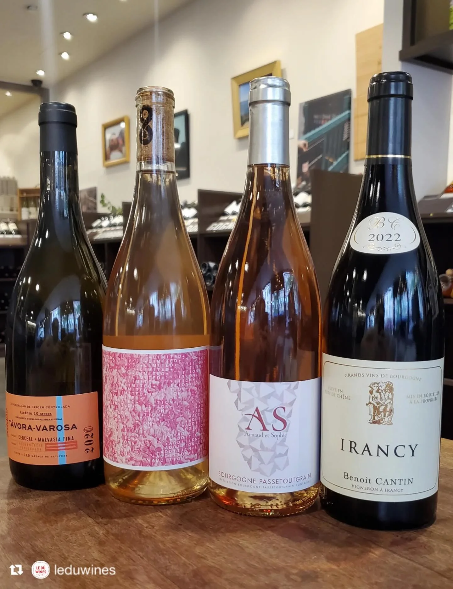 🧡 @lesalesvinhos #Repost from @leduwines
&bull;
&ldquo;R&rdquo; you ready for the next free tasting at Le D&ucirc;&rsquo;s?? Stop by this Saturday from 2-6pm to taste some new ros&eacute;s and other wines from around the wine world 🇵🇹🇺🇲🇫🇷
.
.
