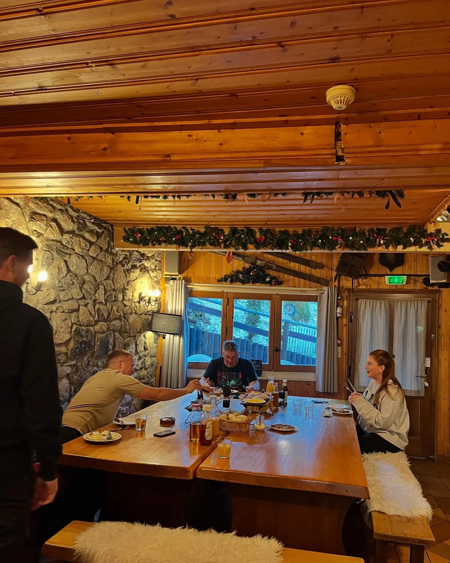 Early risers sneaking in the first pancakes 🥞