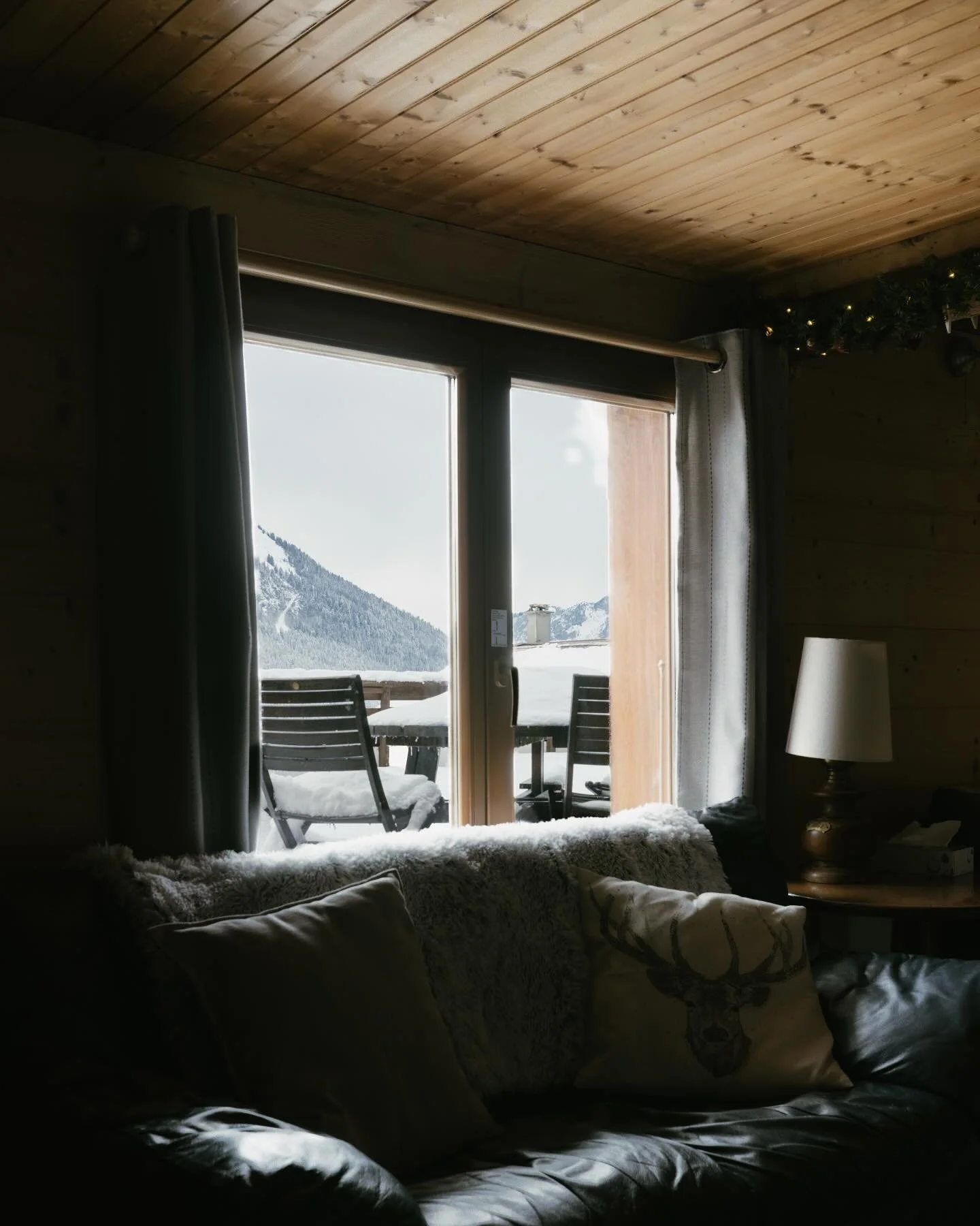 We never get tired of this view, admired from the cosy lounge &amp; honesty bar 🌄

 #ChaletCh&acirc;taigne #chaletholiday #skichalet #france #frenchalps #alpinebreak #chatel #portesdusoleil