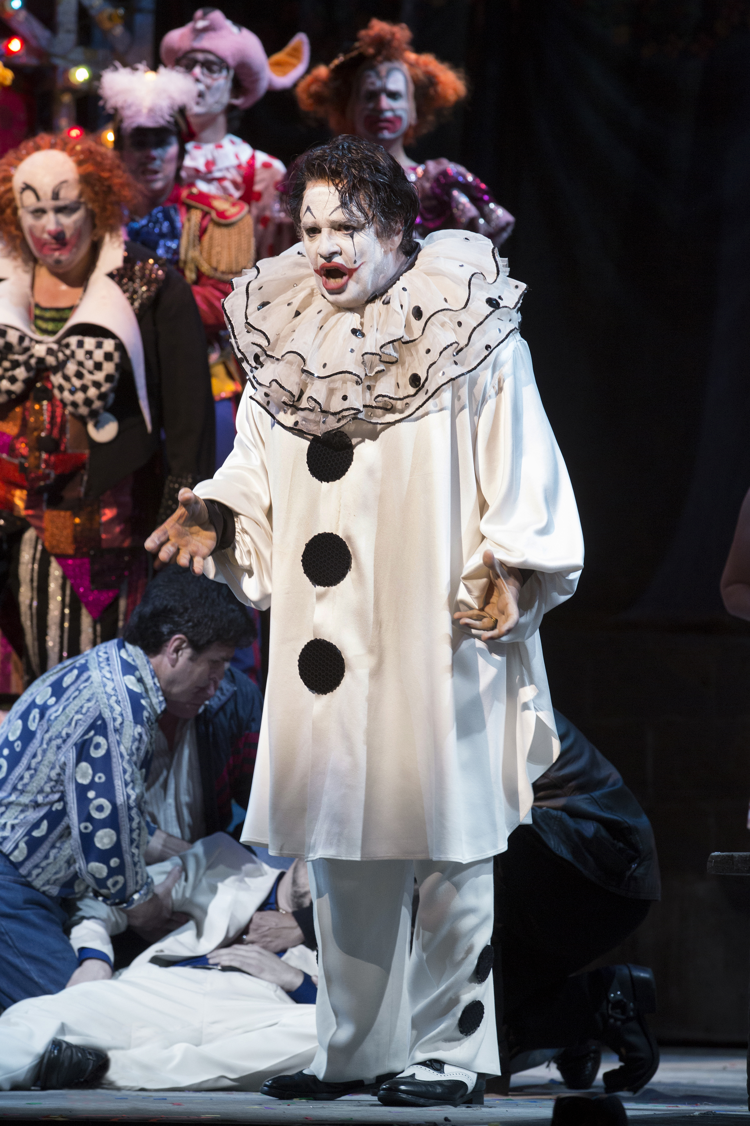 ' La commedia e' finita !'