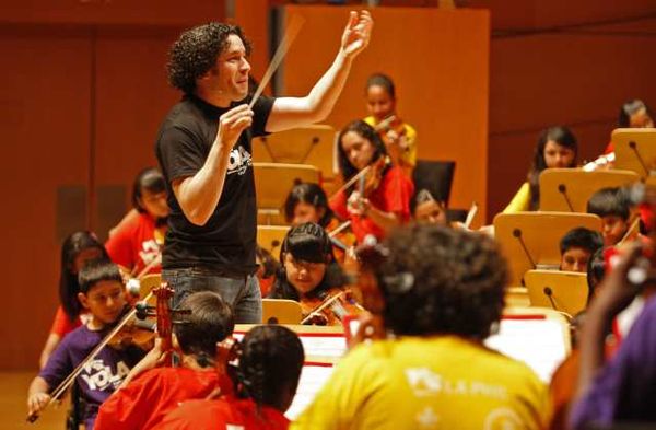 L.A.'s Dudamel and Youth Orchestra will perform at Super Bowl 50 — Classical Voice