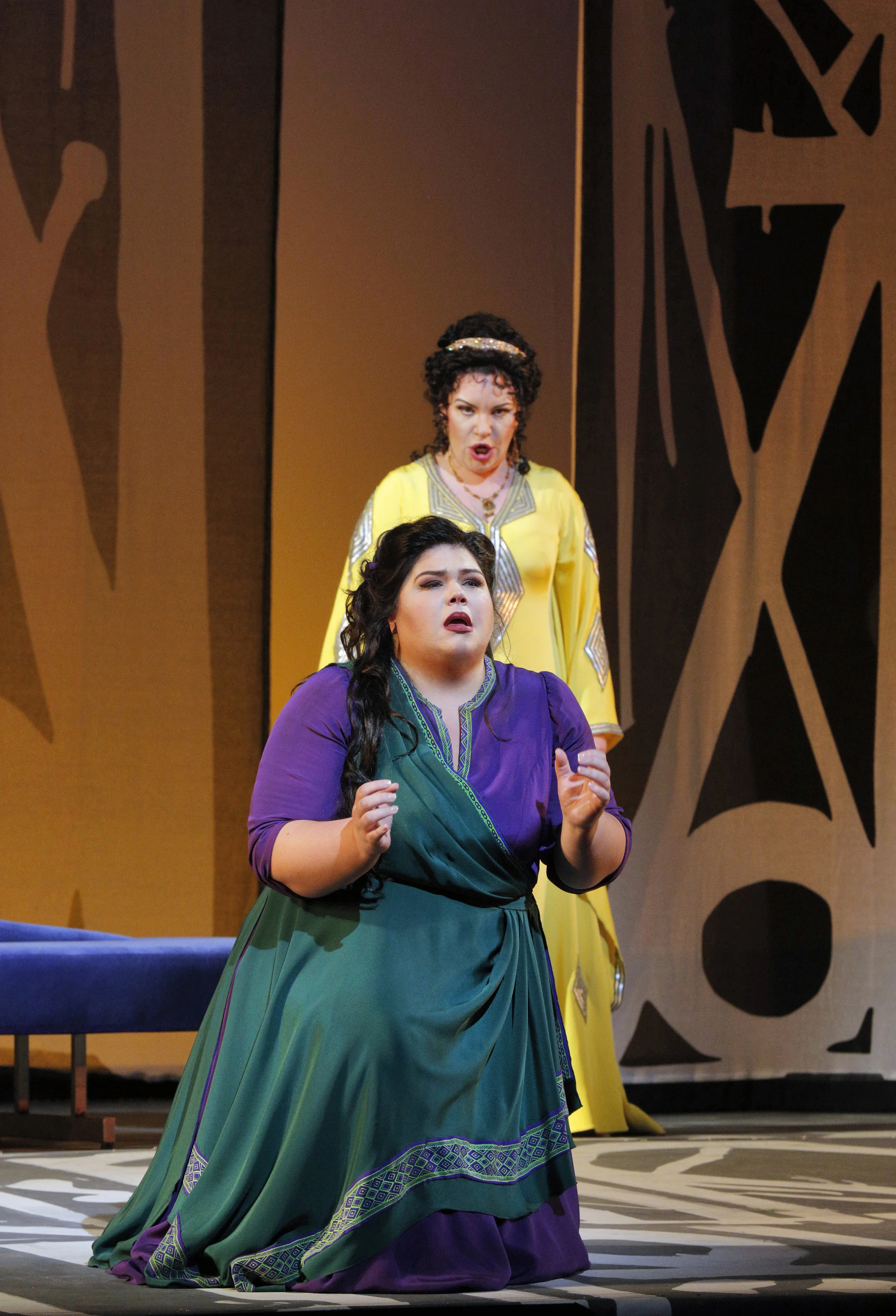 Leah Crocetto as Aida and Ekaterina Semenchuk as Amneris
