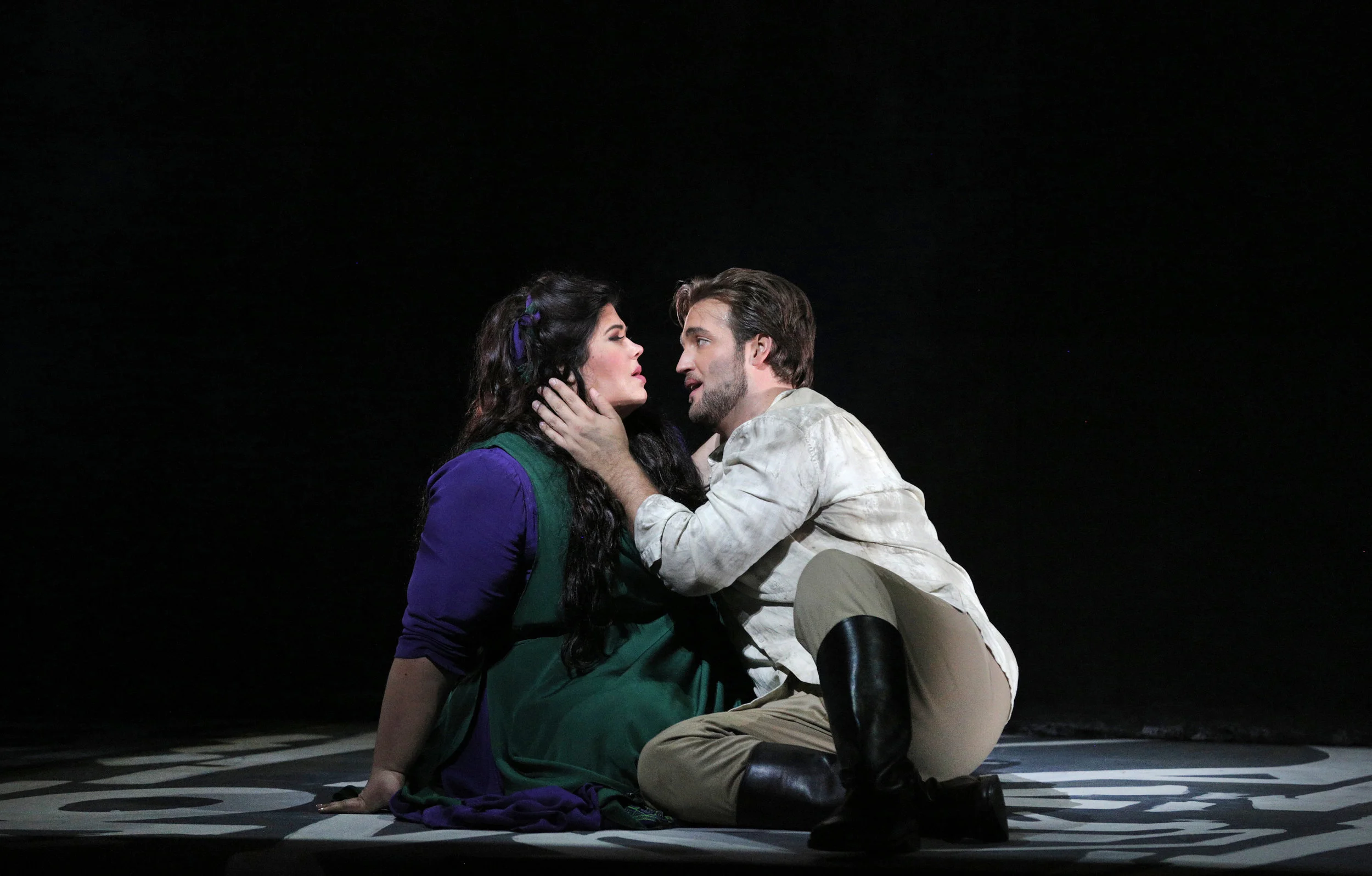 Leah Crocetto as Aida, Brian Jagde as Radames