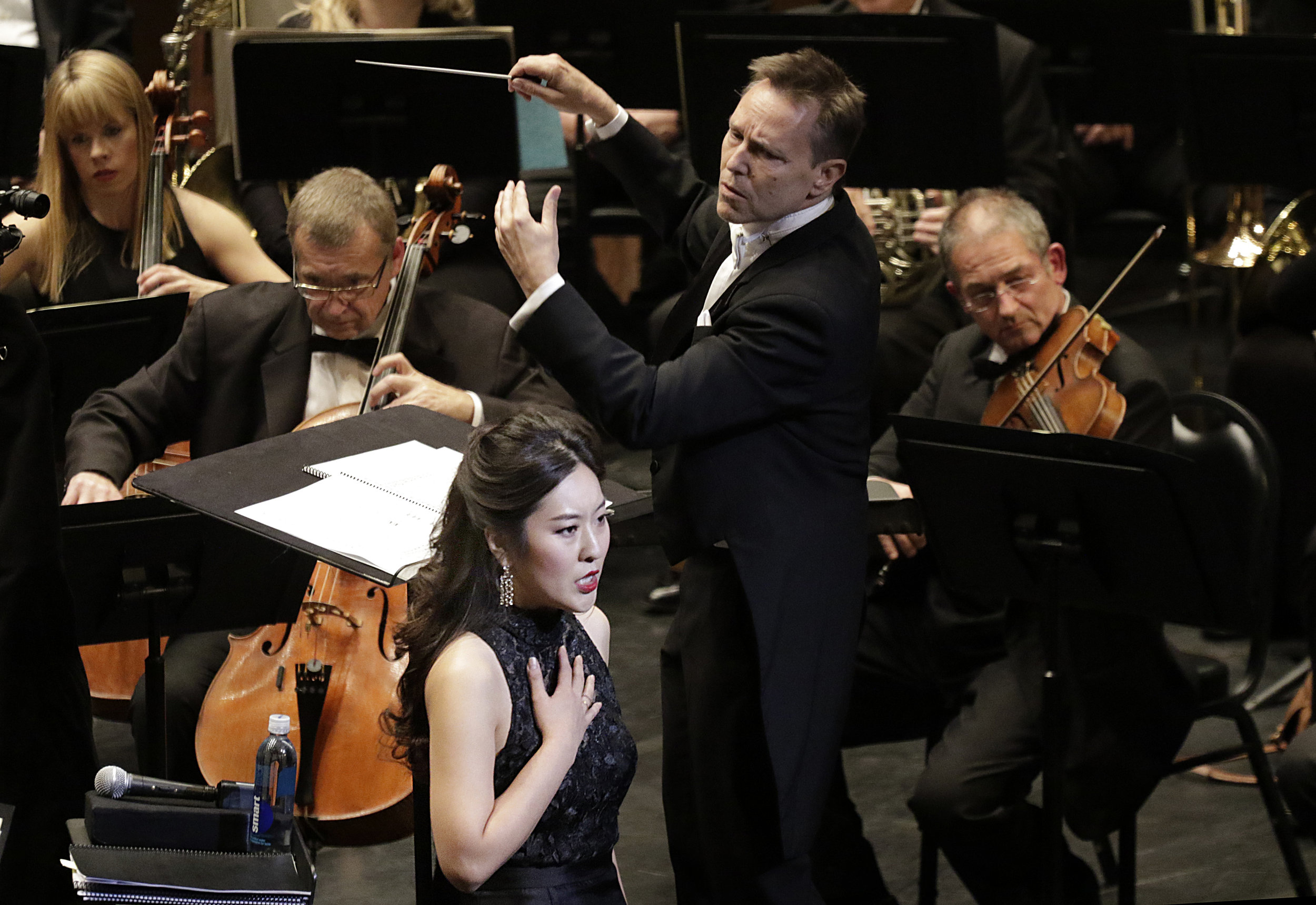  Soprano So Young Park sings 'O zittre nicht' from  The Magic Flute;  Conductor Grant Gershon 