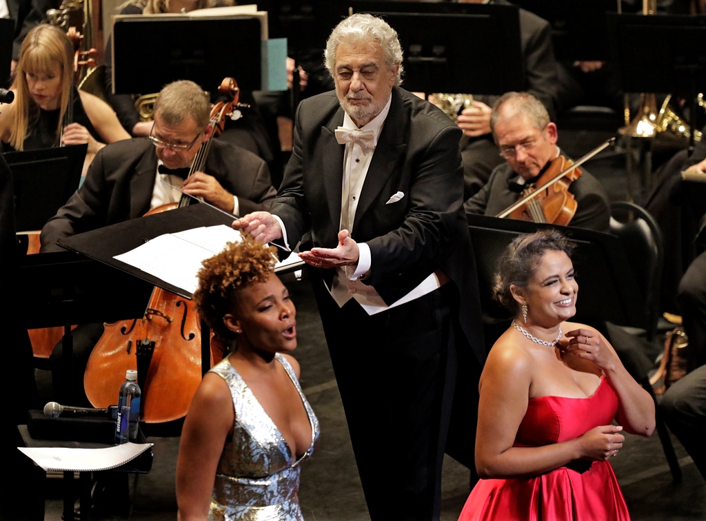  "Sull'aria" Letter Duet (L to R): Lauren Michelle,&nbsp;Plácido Domingo, Summer Hassan 