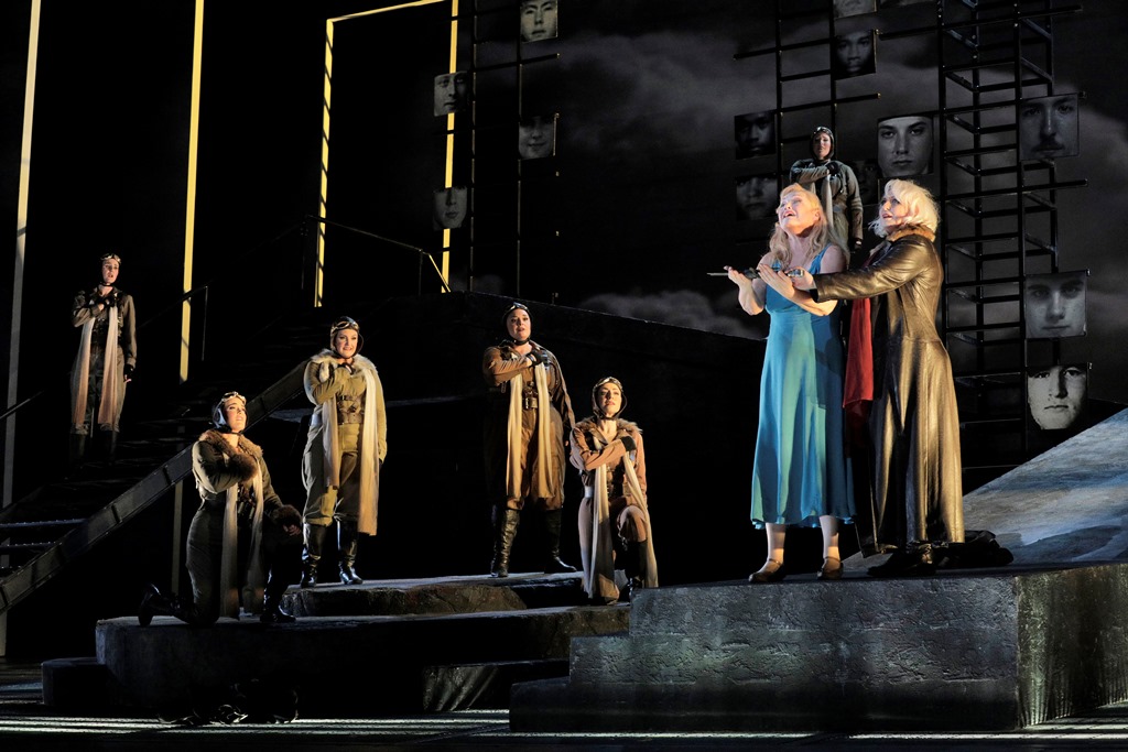 Karita Mattila as Sieglinde and Iréne Theorin as Brünnhilde (far right)