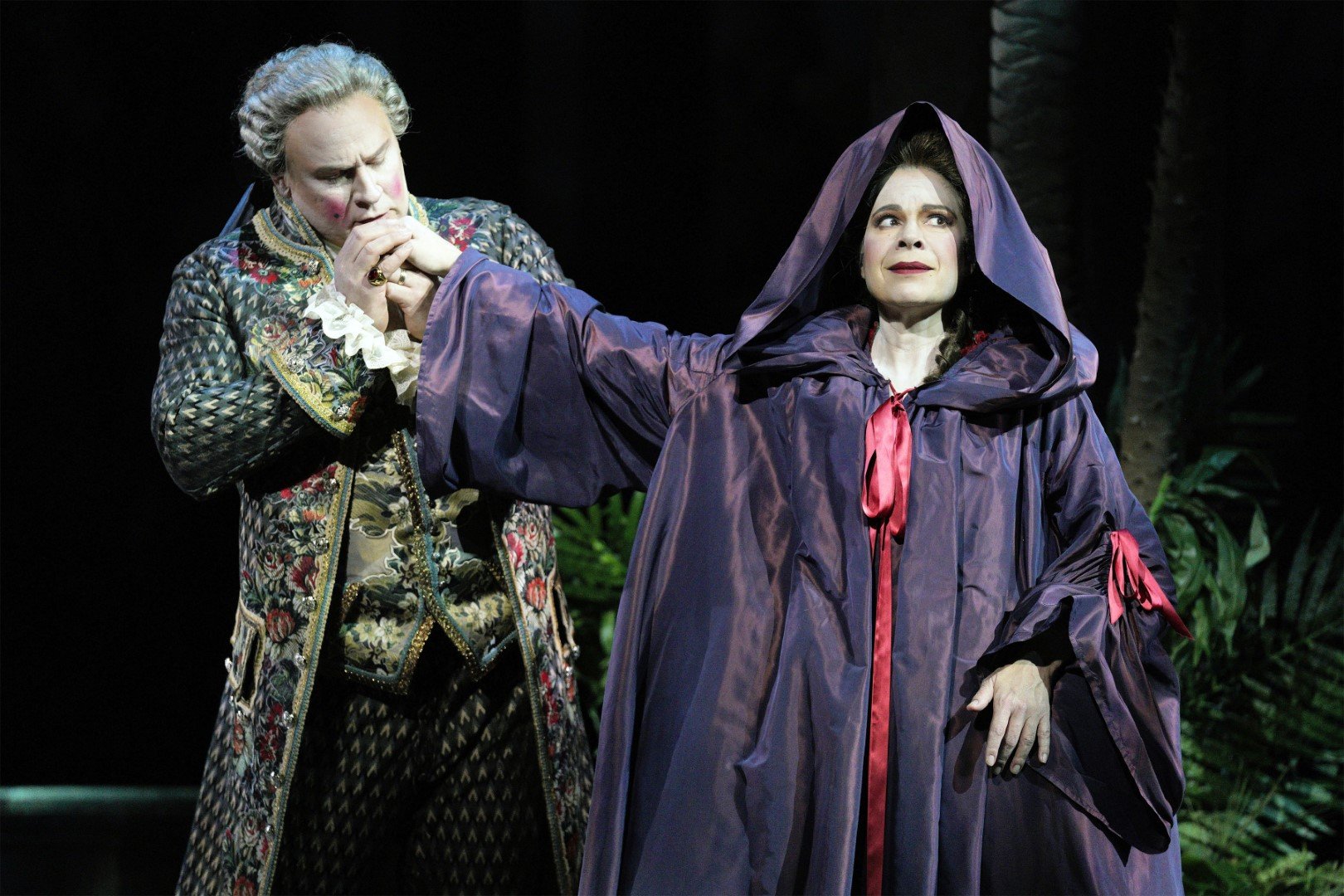  Lucas Meachem as Count Almaviva, Ana María Martínez as Countess, in Act 4 of  Marriage of Figaro  