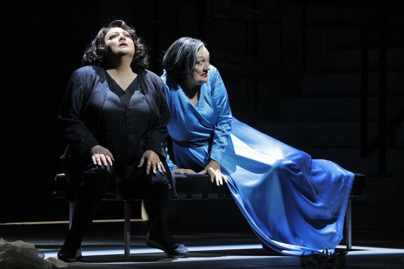  Elena Pankratova (L) as Elektra, Michaela Schuster (R) as Klytemnestra 