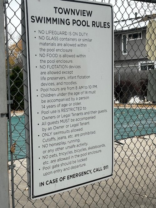 Swimmingpoolsign.jpeg